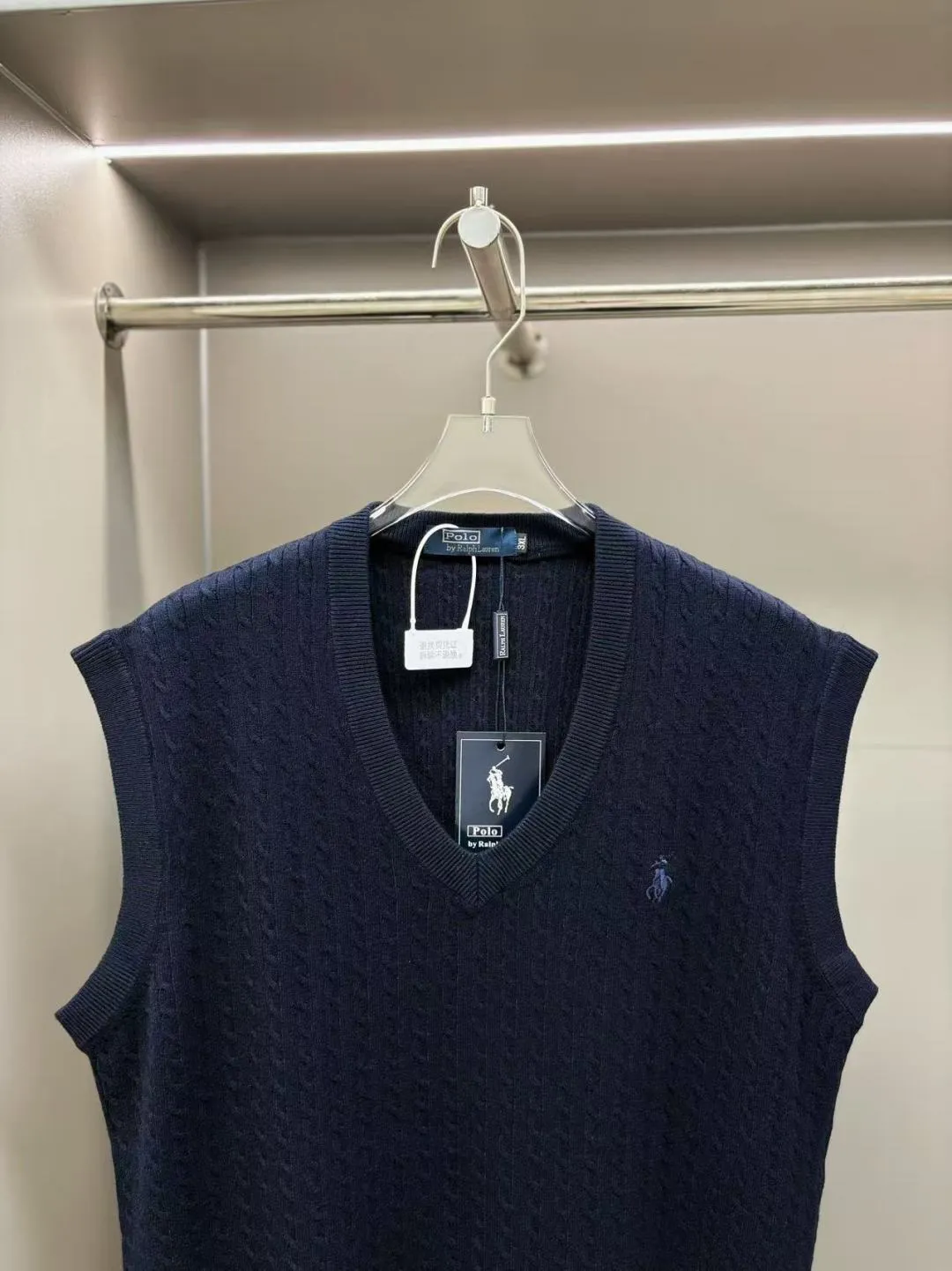 🅿️300 POLO Ralph Lauren's new embroidered wool vest. Original fabric. Official same style. Made of customized natural medium-thick imported wool gauze, very comfortable and smooth to the touch. Very wide and stylish. Produced by a first-line brand factory. Woven by imported machines. It is very soft and skin-friendly to wear. It will not deform after long-term wear. The latest autumn and winter style. Fashionable and personalized. Super versatile and good-looking. Very suitable for both men and women. A must-have style. Color: black, sapphire blue, gray Maroon Size: M-4XL